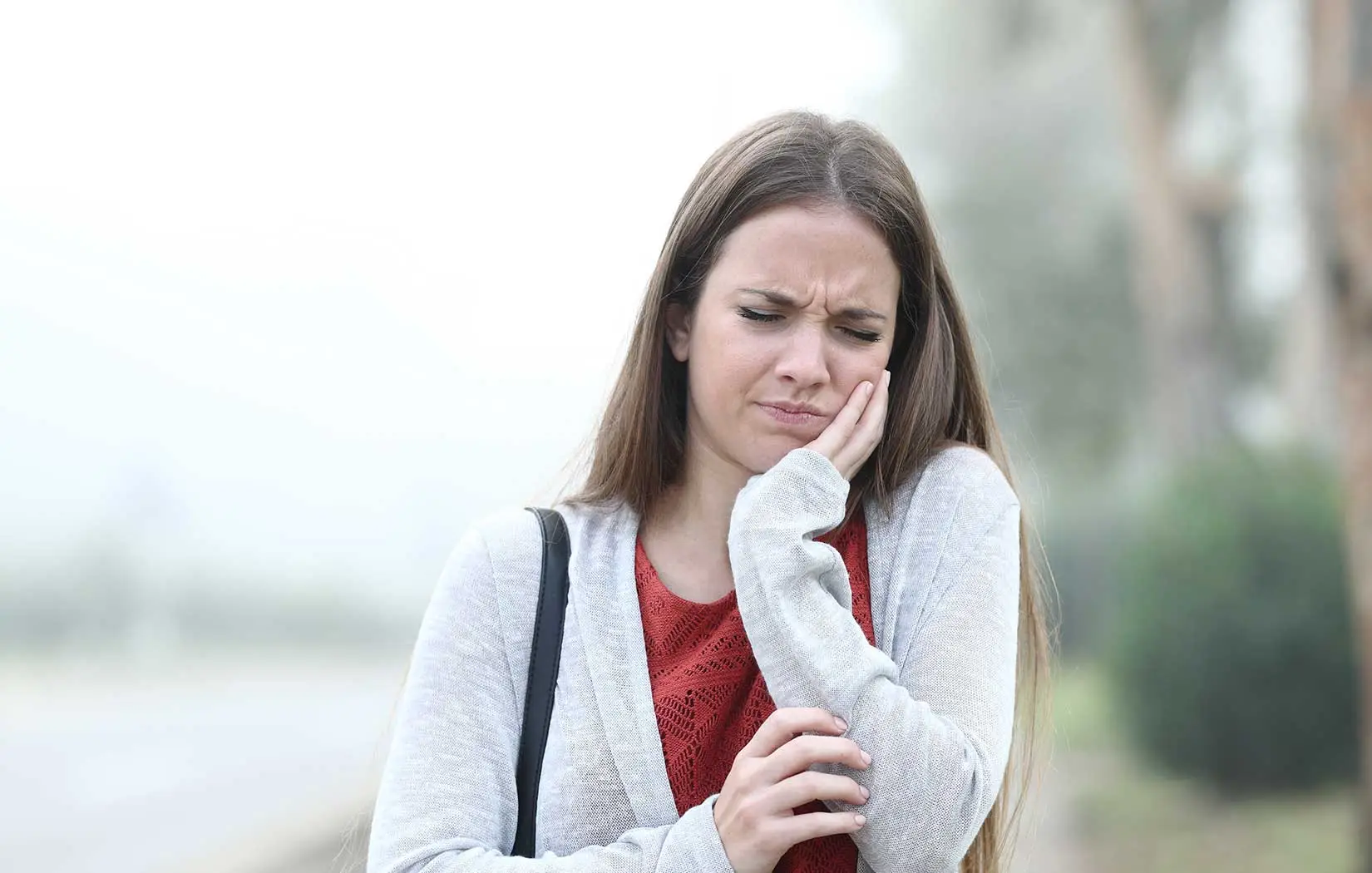 Girl with sensitive teeth during cold weather